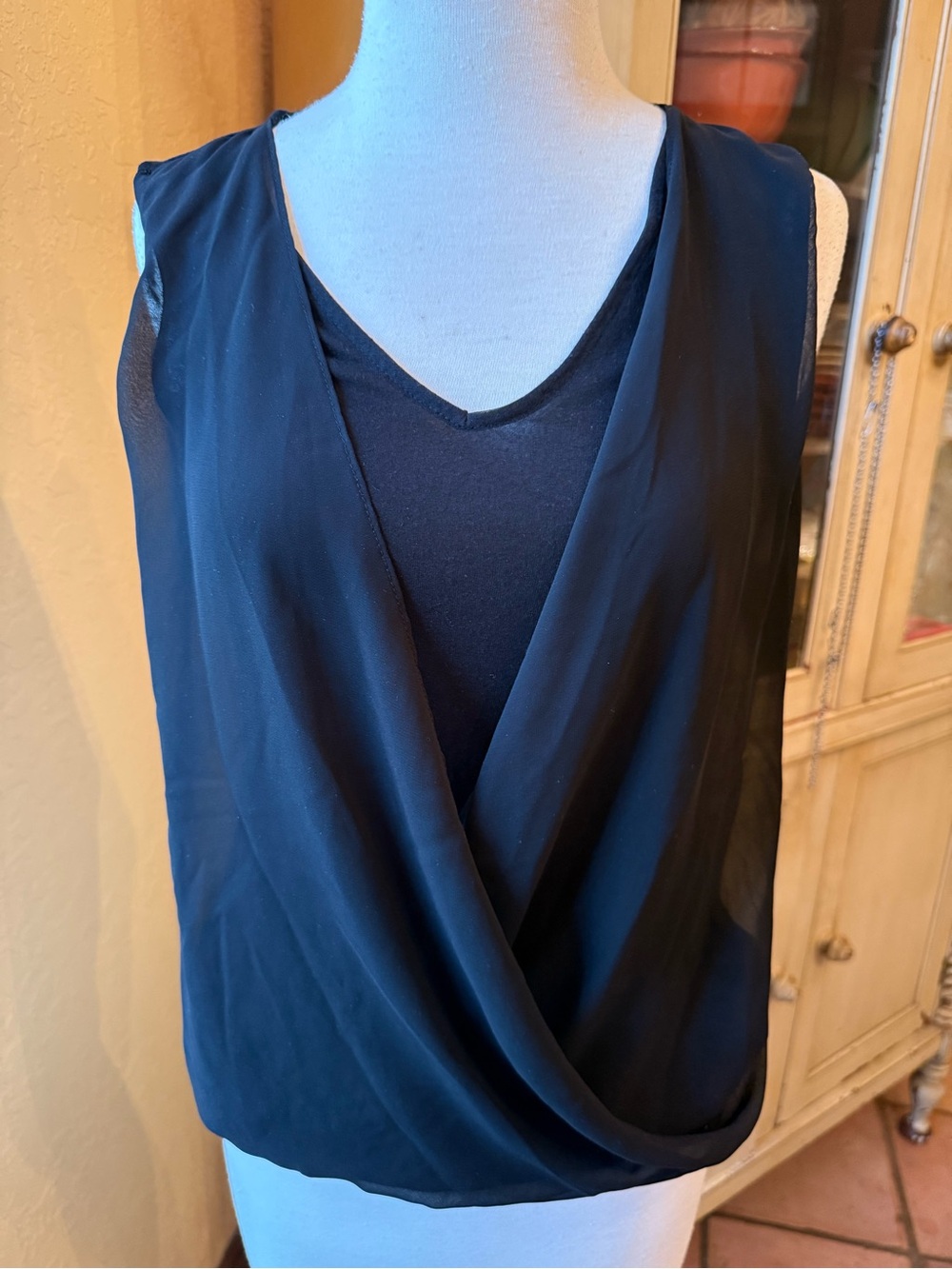 Banana Republic Sleeveless Draped V-Neck Women’s Top